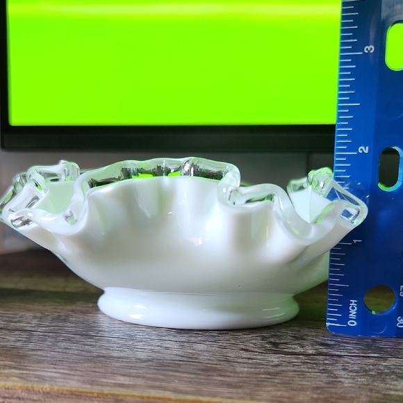 White Ruffled Glass Bowl - Picture 2 of 7